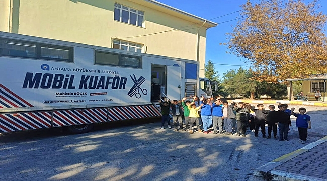 Mobil Kuaför Tırı Öğrencilerin Hizmetinde